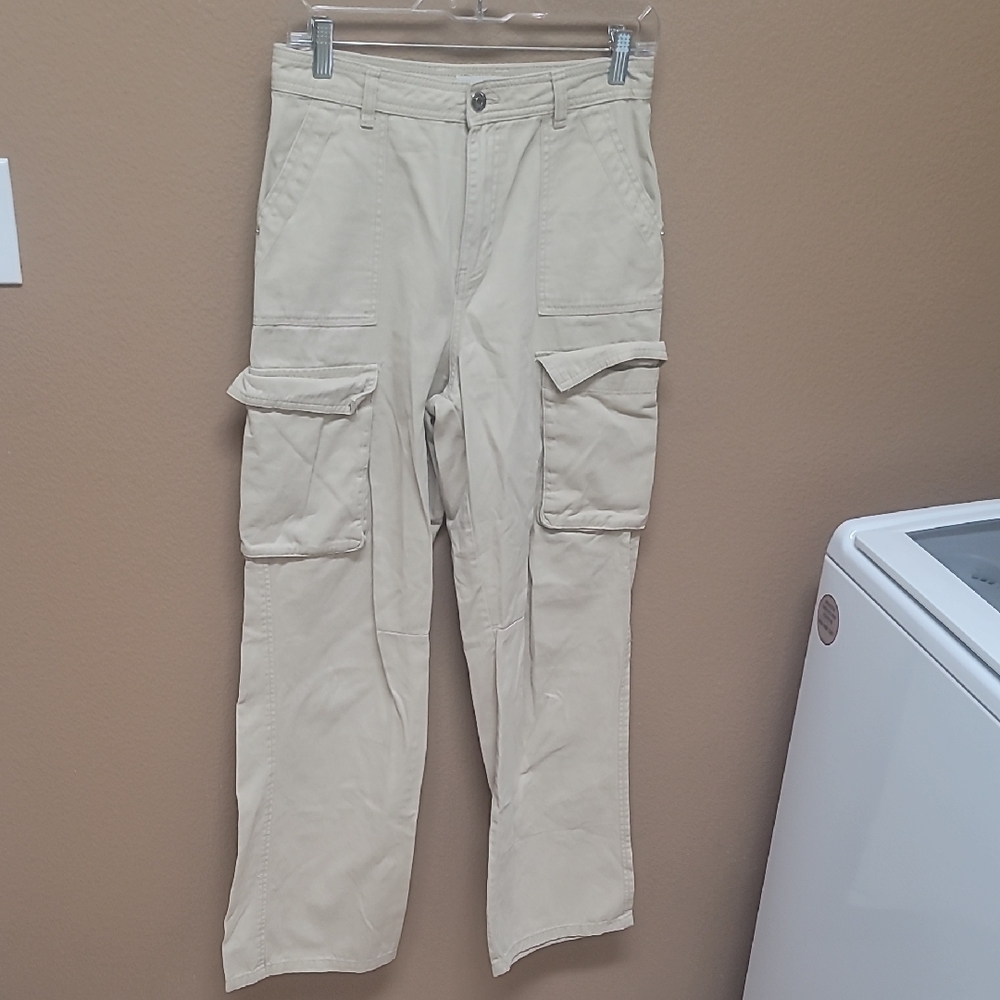 Stylish Tan Cargo Pants for Women 🤎